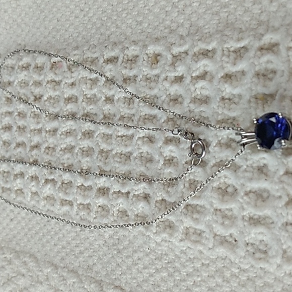 18 inch 925 Silver Chain w Sapphire Pendent .5 x 3/4 inches - Picture 9 of 10